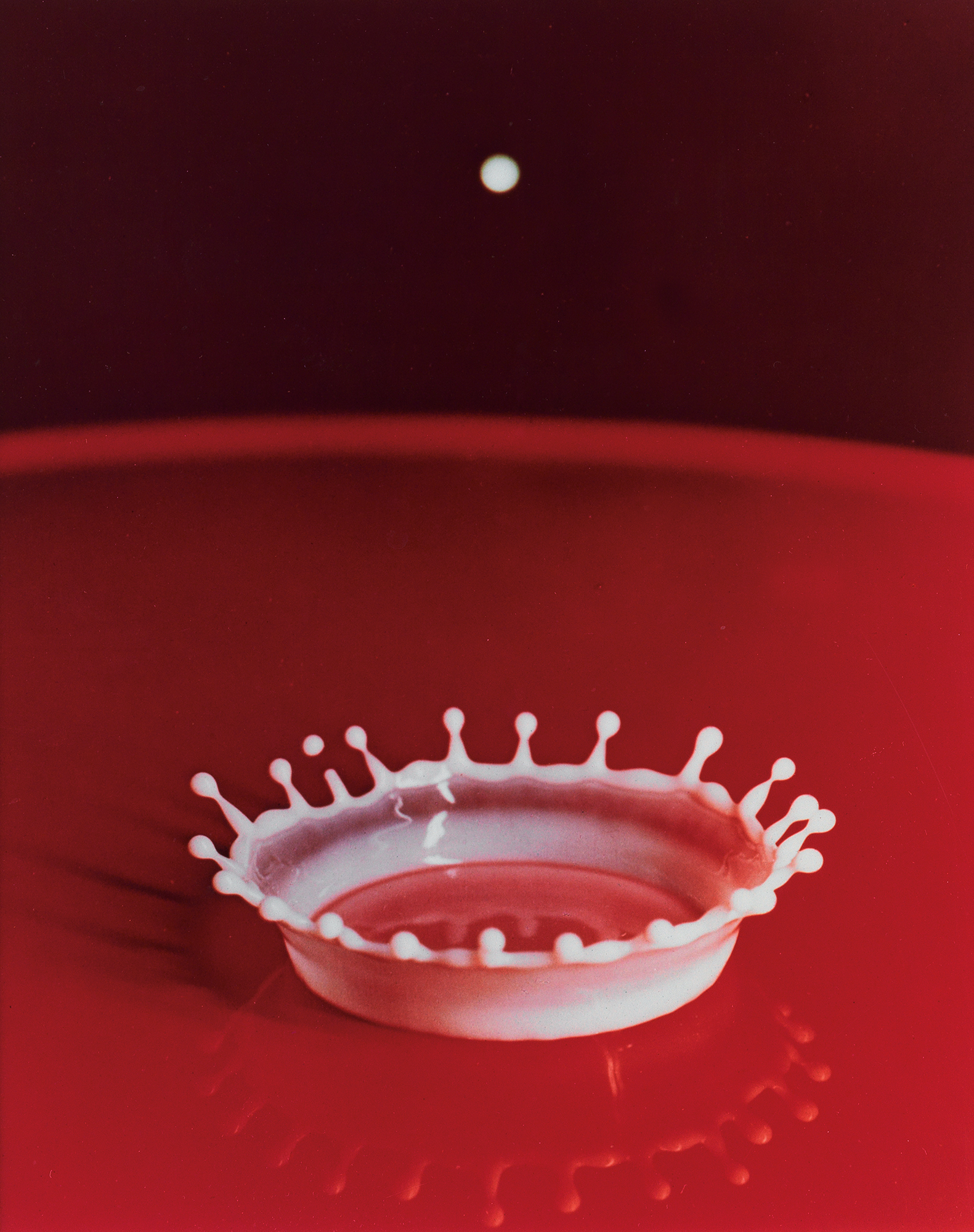 Milk Drop Coronet, a photograph taken by Harold Edgerton in 1957 and printed via the dye transfer technique in the 1970s, when Edgerton signed it in pencil.